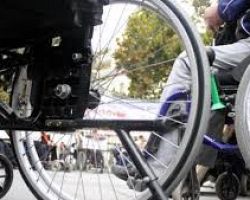 ΤΩΡΑ: Παν – αναπηρικό συλλαλητήριο στο κέντρο της Αθήνας
